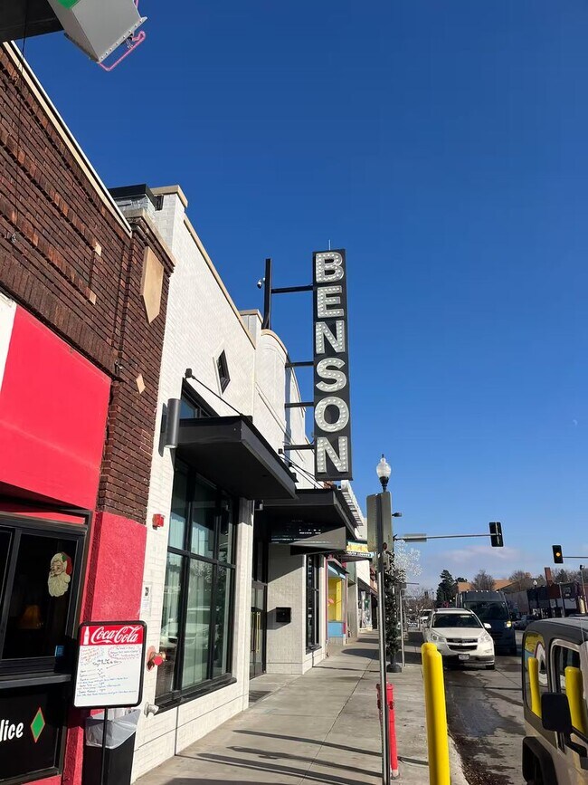 Building Photo - Spacious Benson Bungalow - 4BD 2B