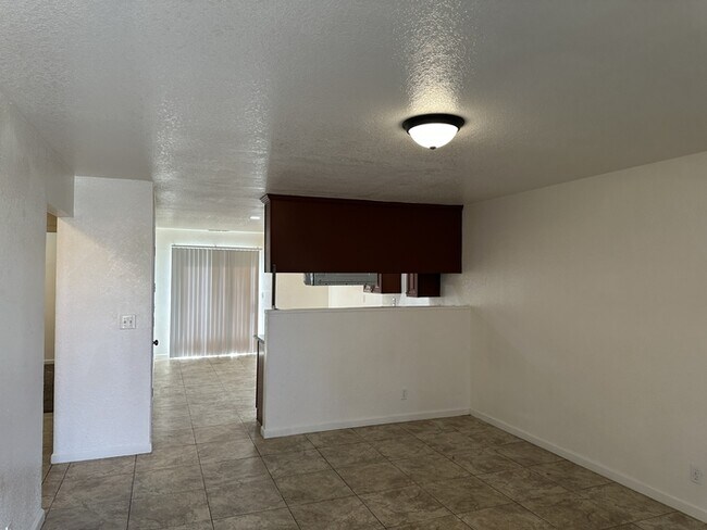 Building Photo - Riverbank 3 Bedroom 2 Bath Fourplex with Garage