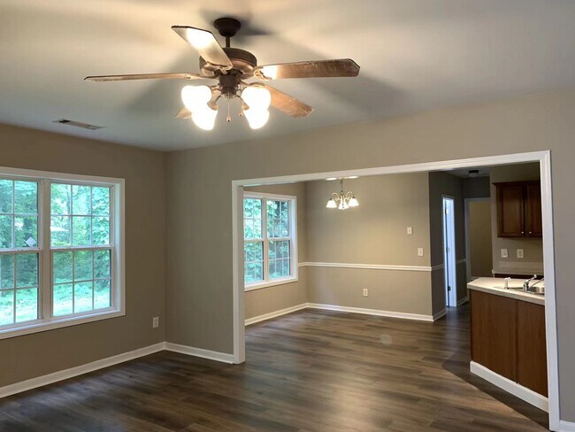 Building Photo - 5510 Village View Ln