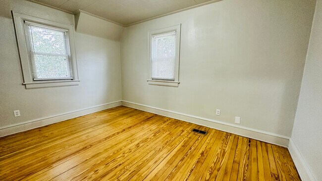 Building Photo - 206 Downes St