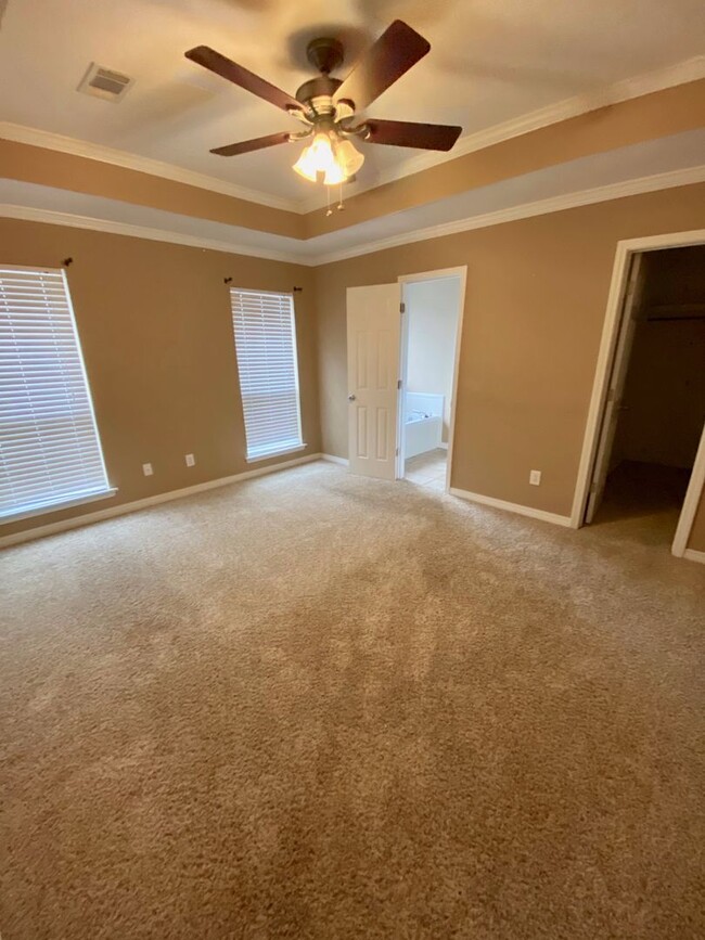 Building Photo - 3 bed, 2 bath for rent in Brandon!