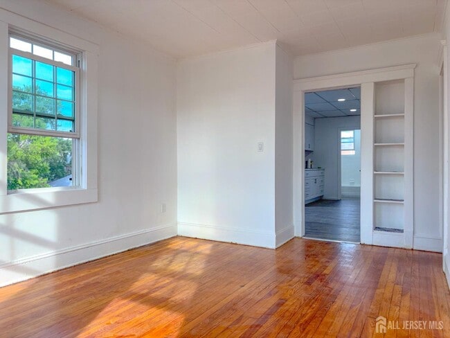 Building Photo - 142 Longfellow St