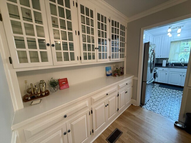 Building Photo - Charming Brick Midtown Townhome