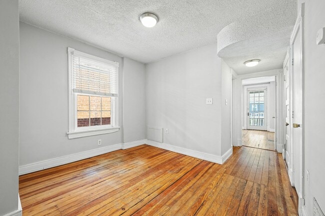 Building Photo - 2605 Parkwood Ave
