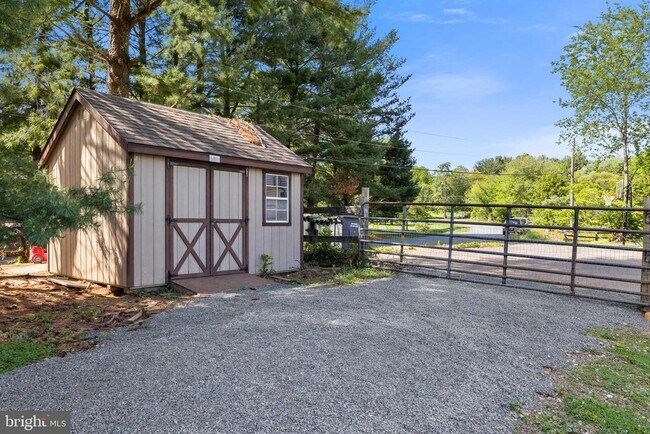 Building Photo - 4301 Mountain View Dr