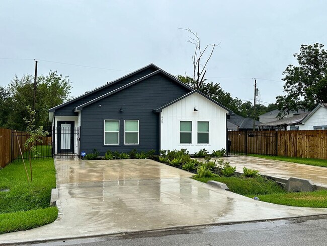 Building Photo - 929 Marjorie St