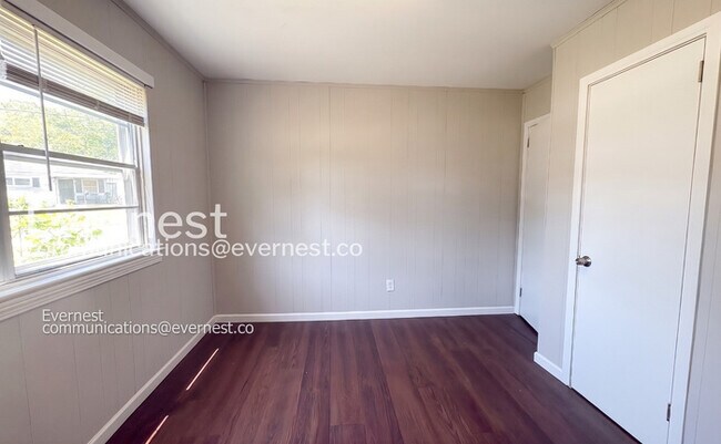 Building Photo - 200 Woodward Dr