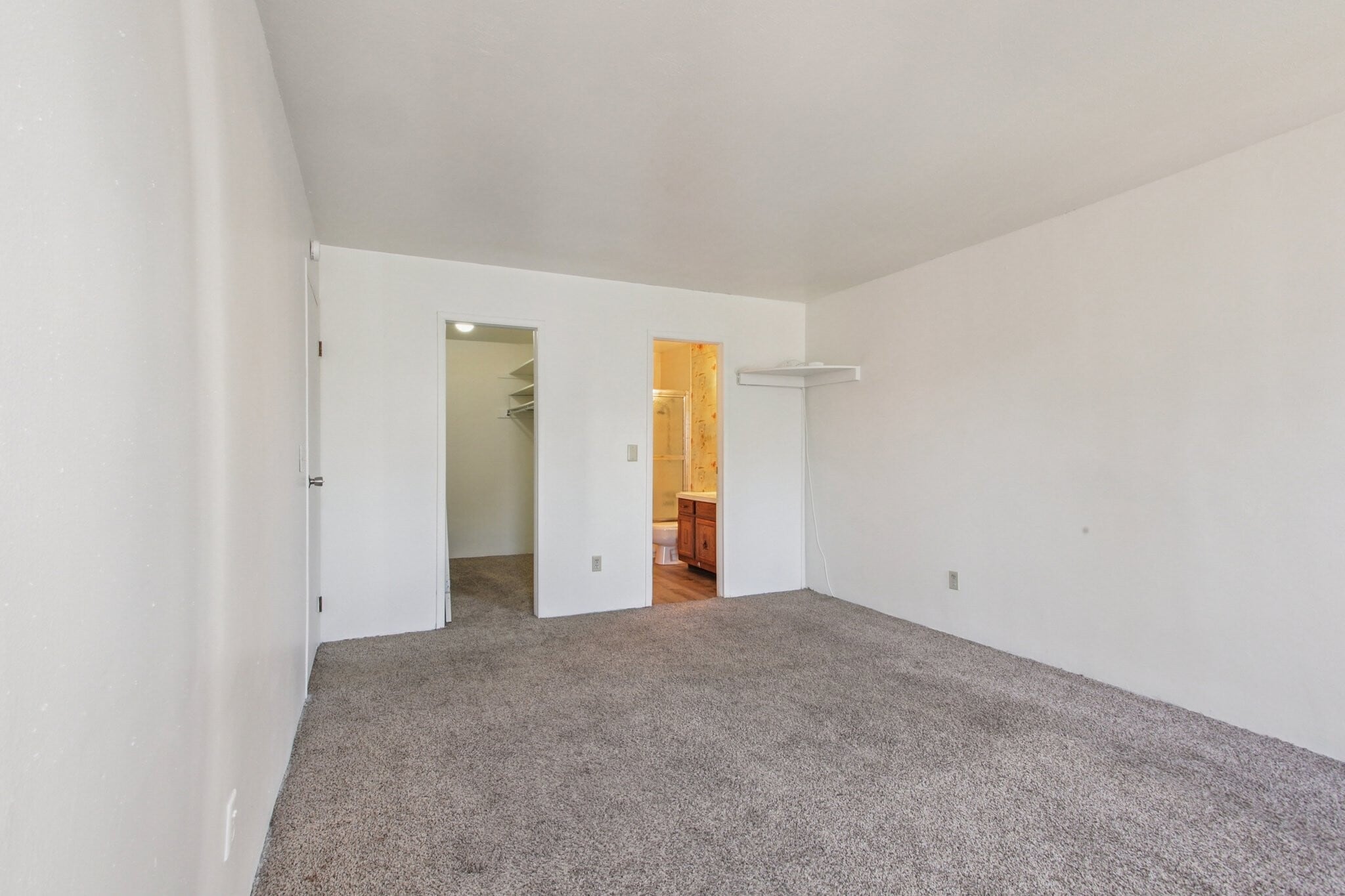 Building Photo - 1050 S Monaco Pky