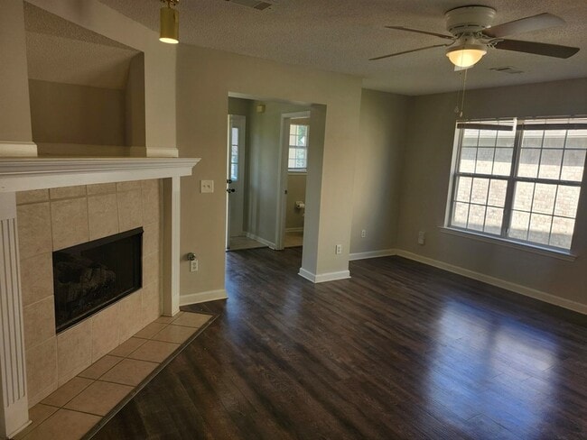 Building Photo - 6667 Einat Cove