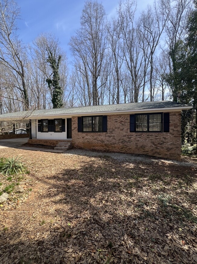 Building Photo - 1051 Crooked Creek Rd