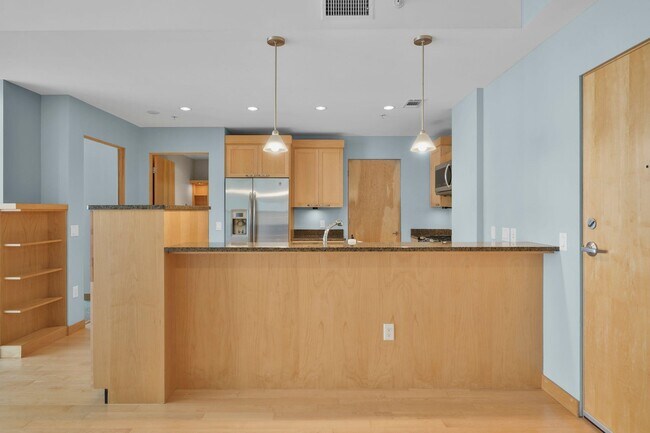 Building Photo - 309 W Washington Ave