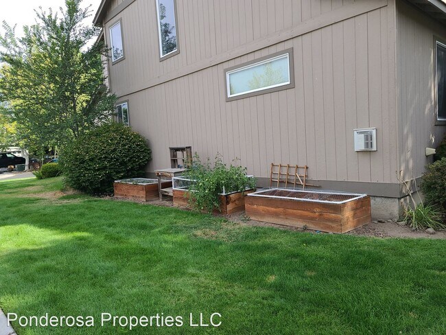 Building Photo - 3 br, 2.5 bath House - 150 SW Cascade Moun...
