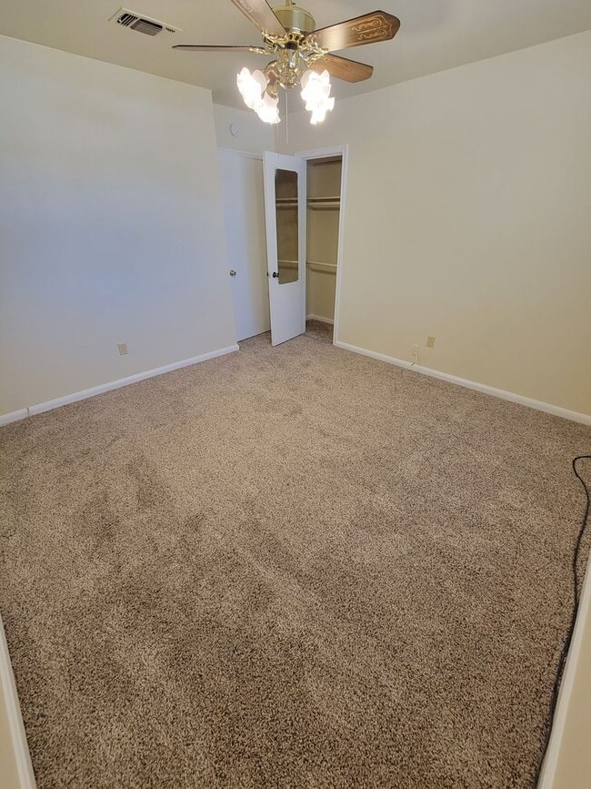 Building Photo - Bryan - 4 Bedroom - 2 bath - 2 story House with attached garage