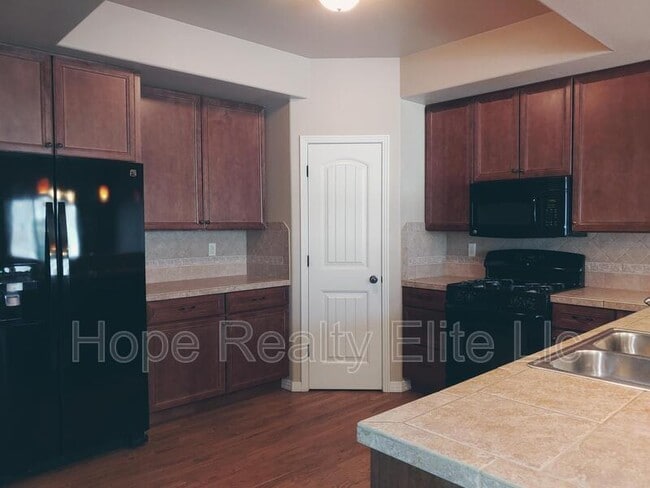 Building Photo - 1555 Promontory Bluff View