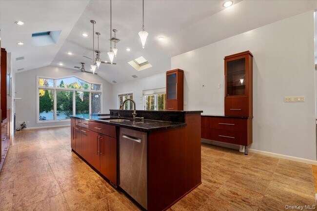 Building Photo - 25 Belmont Dr W