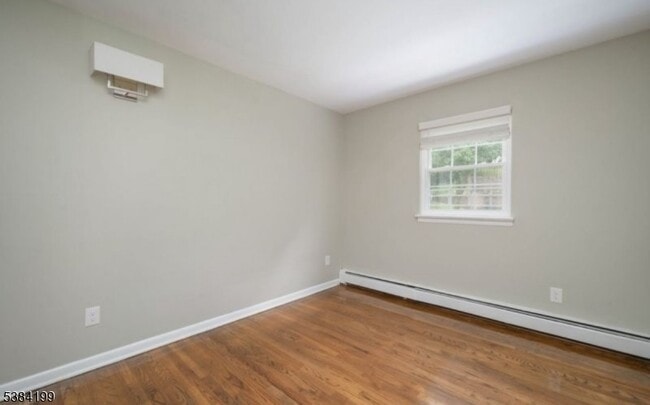 Building Photo - 83 Chestnut St