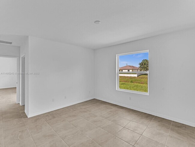 Building Photo - 2033 SW Castinet Ln