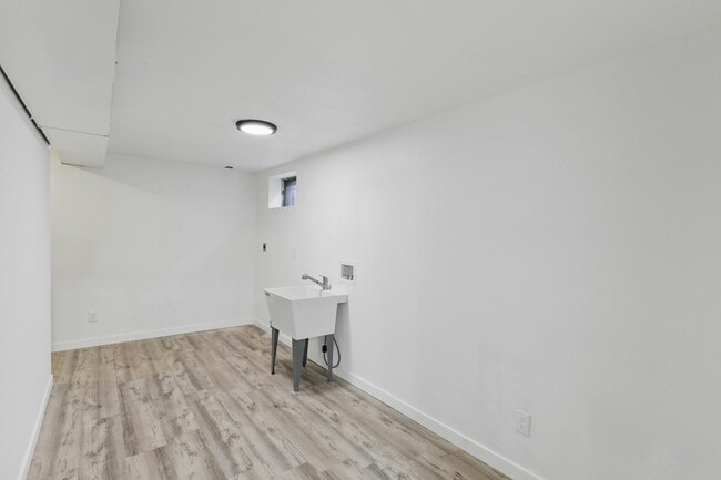 Building Photo - 5125 N Lidgerwood St