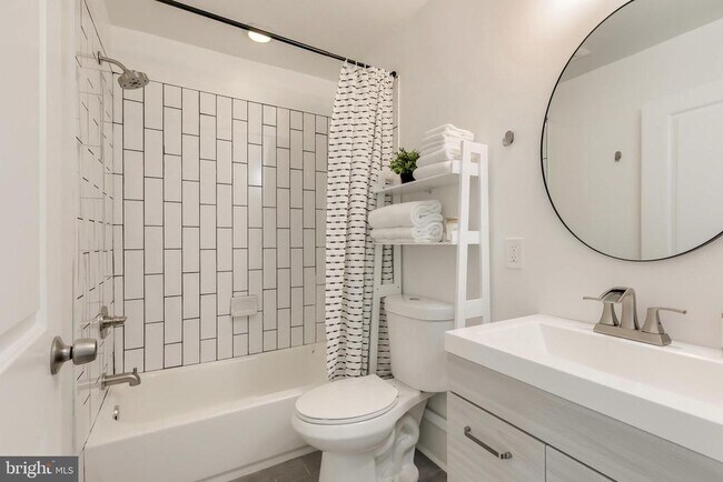 Building Photo - 1758 Park Ave