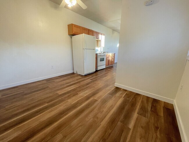 Building Photo - 1334 E Brockton Ave