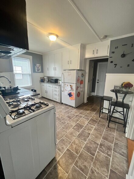 Building Photo - 27 Dearborn Ave