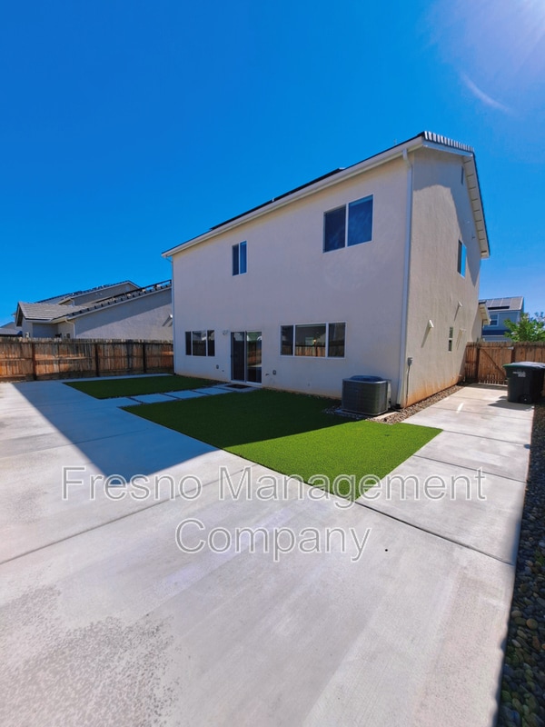 Building Photo - 911 Blue Oak Lane W