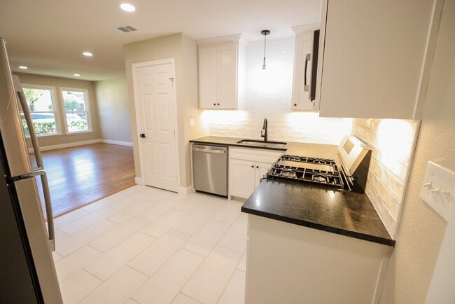 Building Photo - 5008 Penrose Ave