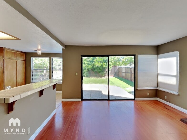 Building Photo - 4721 Shannondale Dr