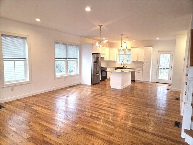 Building Photo - 230 Seawynds Dr