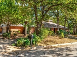 Building Photo - 1004 Overhill Dr