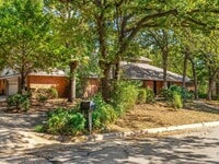 Building Photo - 1004 Overhill Dr