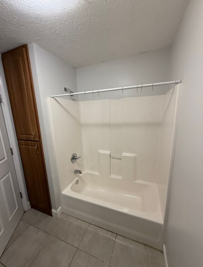 Building Photo - 3 bedroom home for rent on 1/2 acre!