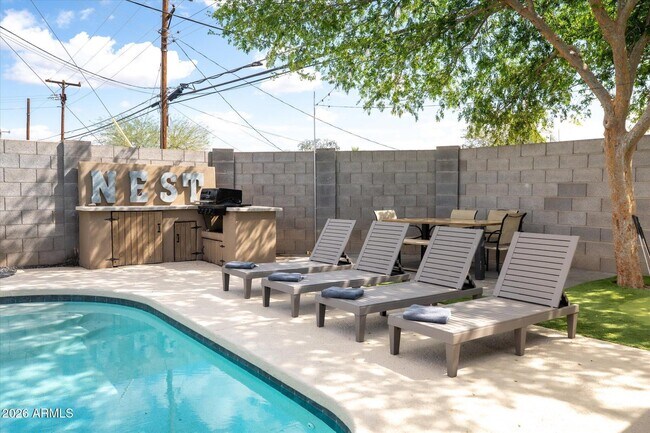 Building Photo - 423 N 73rd Pl