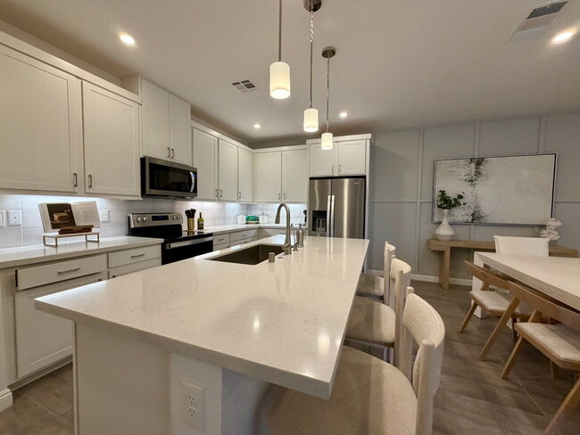 Building Photo - FULLY FURNISHED 3 BED 2.5 BATH 2 CAR GARAGE MODEL HOME FOR RENT IN CADENCE