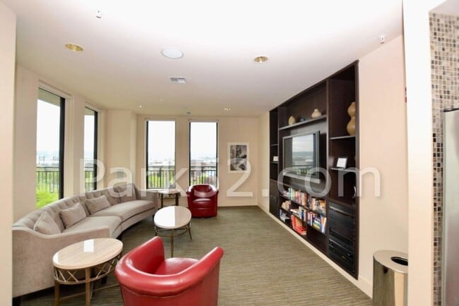 Building Photo - $250 Off First Full Month!  1 Bedroom Condo in Downtown Tacoma
