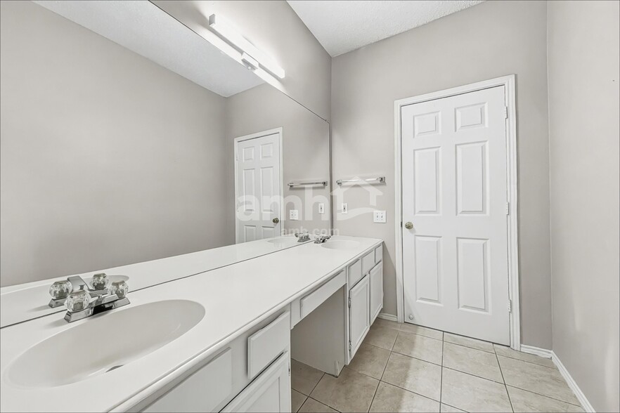 Building Photo - 7808 Orland Park Cir