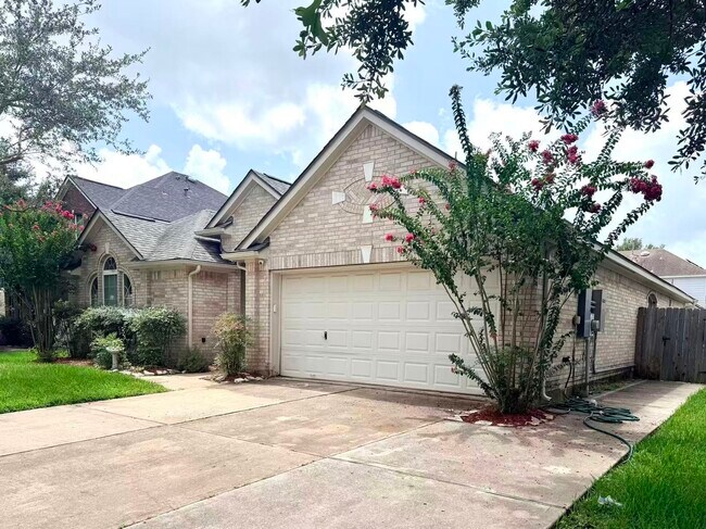 Building Photo - 9006 Sundown Dr