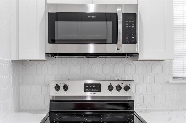 Building Photo - 702 40th St