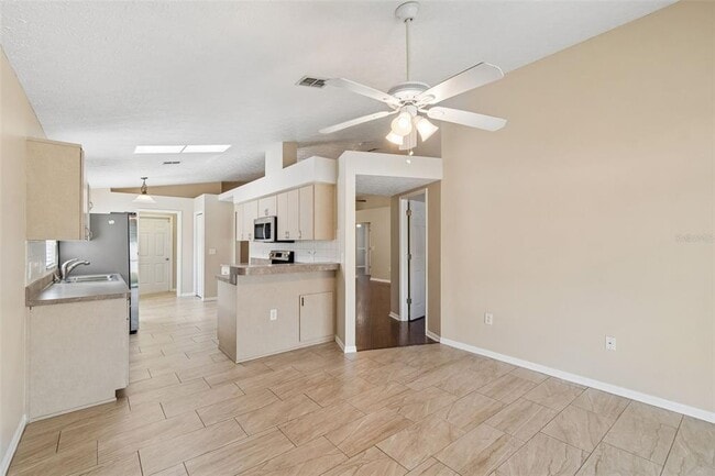 Building Photo - 7904 Floradora Dr