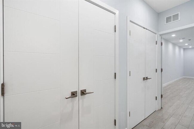 Building Photo - 1752 N Marshall St