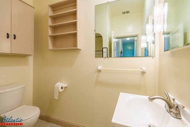 Building Photo - Lovely Home | Desirable Location