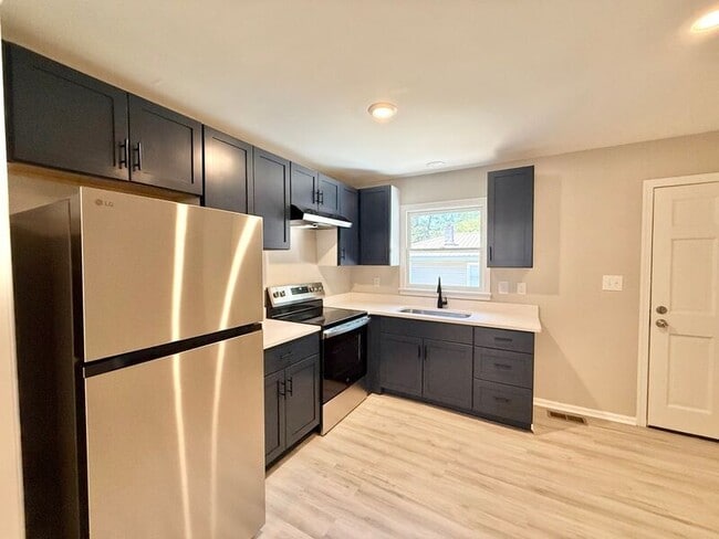 Building Photo - 102 Johnson St