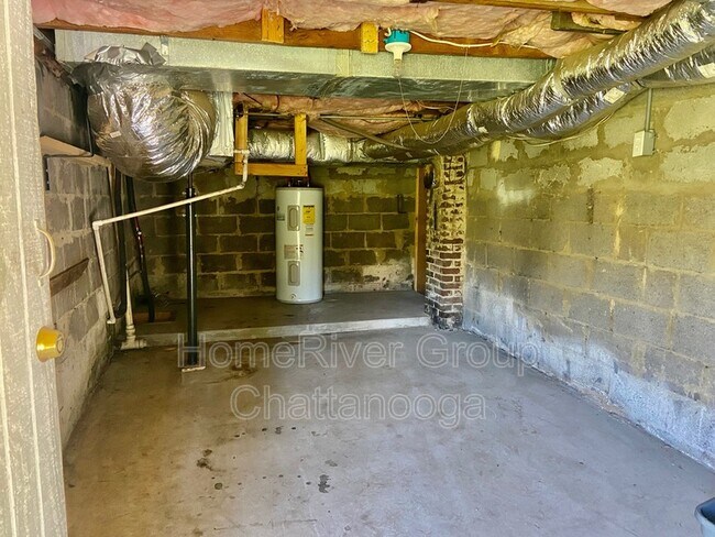 Building Photo - 5870 Grubb Rd