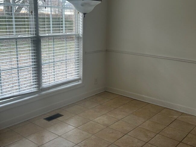 Building Photo - 4236 N Woodstock Dr