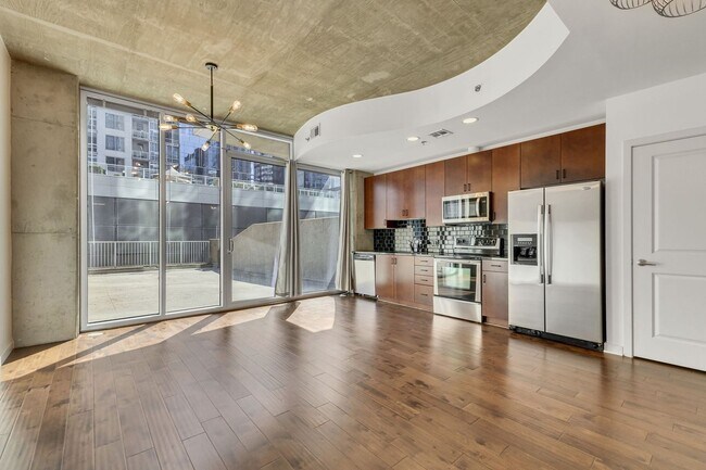 Building Photo - Stunning condo in the heart of SoBro at the Encore! Beautiful 1 bed, 1 bath on the amenity floor ...