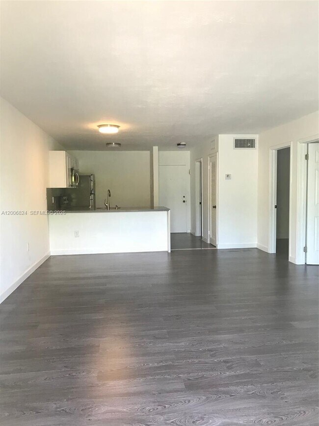 Building Photo - 2600 NE 135th St