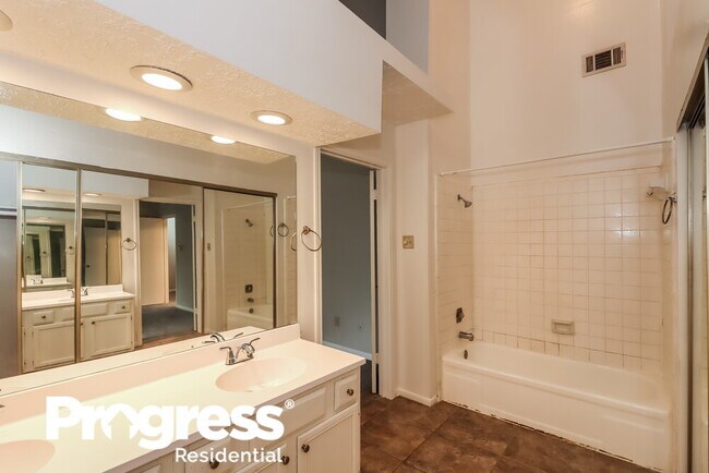 Building Photo - 16602 Quiet Trail Dr