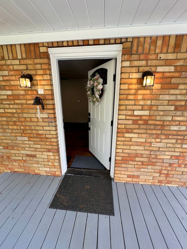 Building Photo - Charming 2-Bed 1-Bath Home in Avalon!