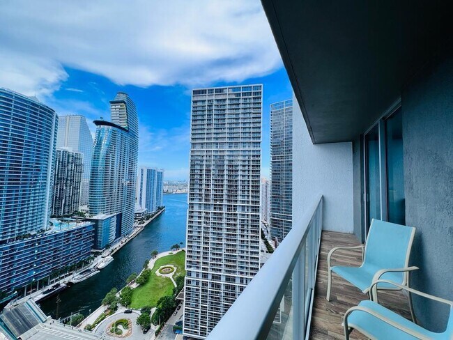 Building Photo - 500 Brickell Ave