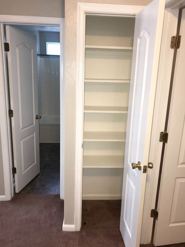 Building Photo - Oakbrooke Meadows